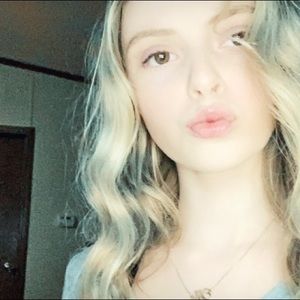 Meet your Posher, Ella